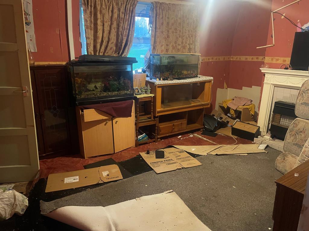 Lot: 110 - PROPERTY ARRANGED AS TWO FLATS - Living room for 12 Trevose Road